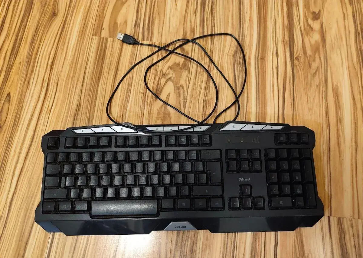 Herní klávesnice Trust GXT 280 USB