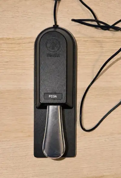 Sustain pedál Yamaha FC3A s originální krabicí