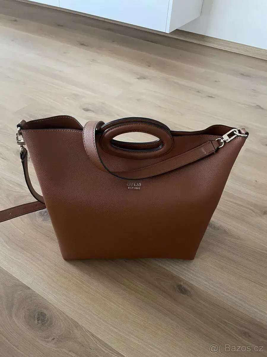 kabelka Guess