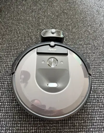 iRobot i7 - robotický vysavač