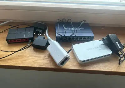 Switch 3 druhy a Poe adaptér 2x