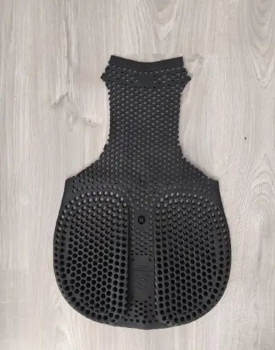 GELOVOU PODLOŽKU POD SEDLO SE ZADNÍM VYVÝŠENÍM