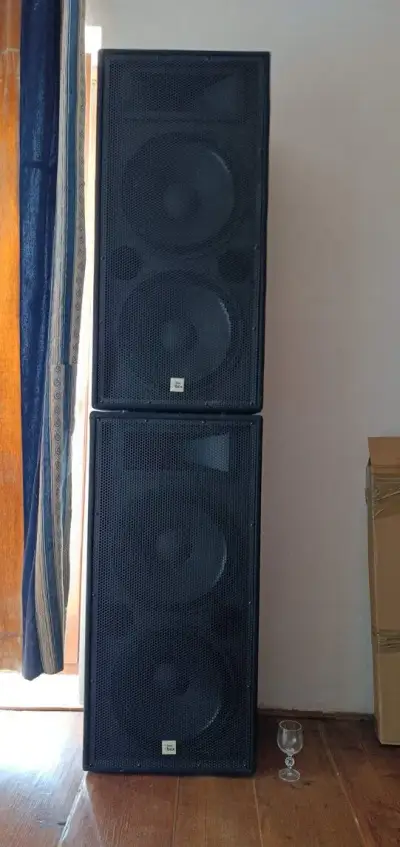 Reproboxy TBox 215, zesilovač Pyle