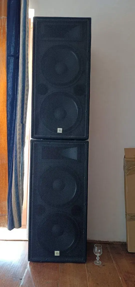Reproboxy TBox 215, zesilovač Pyle