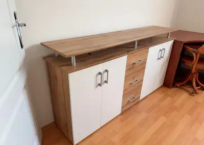 Stolek pod tv