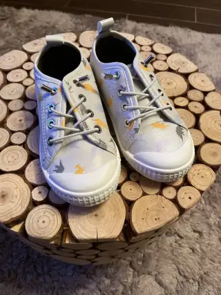 Tenisky s dinosaury vel 26