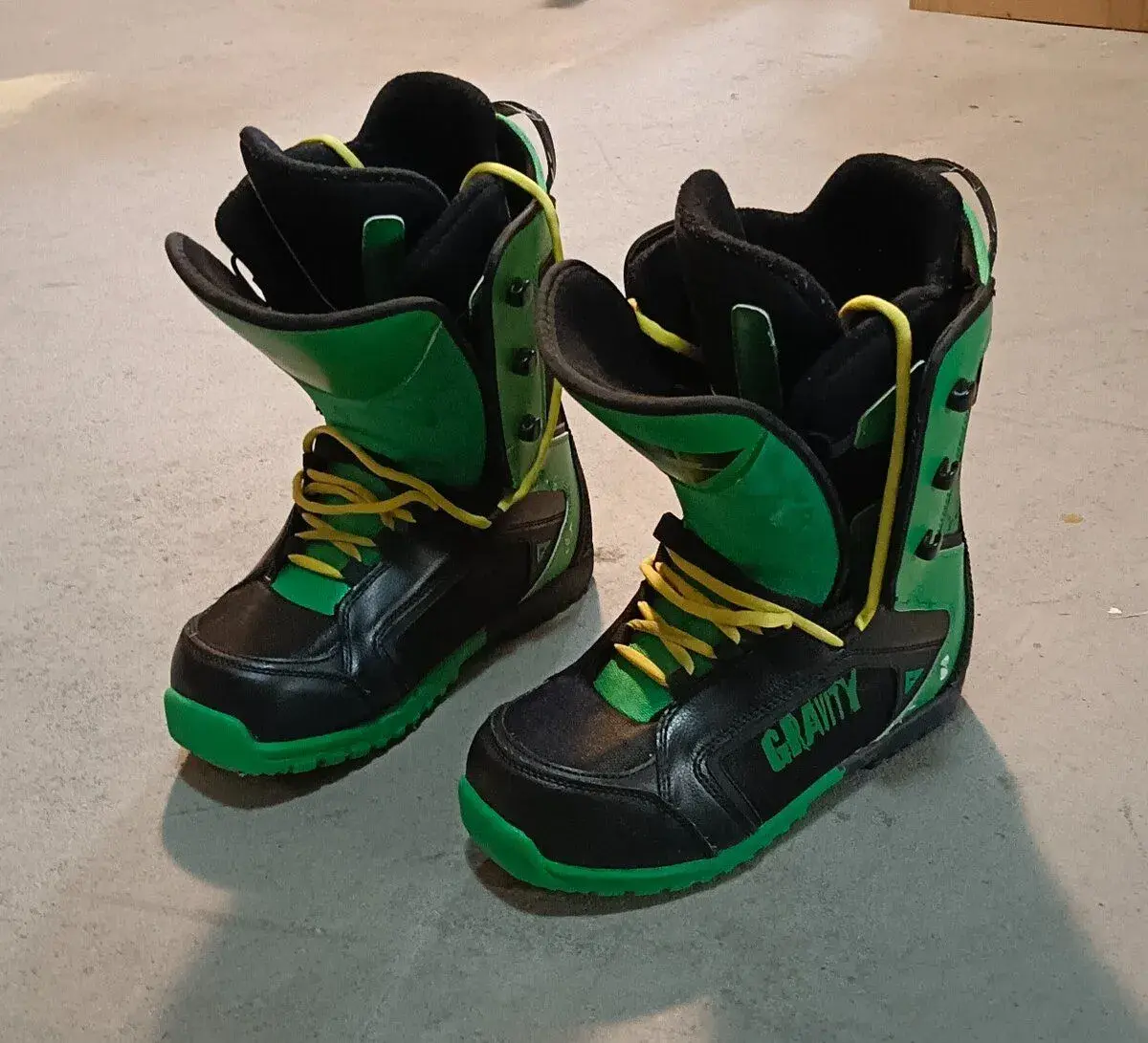 Boty na snowboard Gravity vel. 44