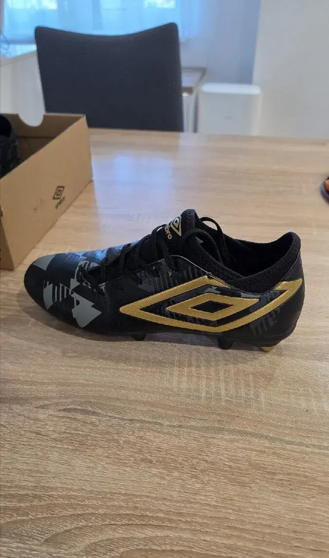 Kopačky Umbro, použité 2x velikost 42