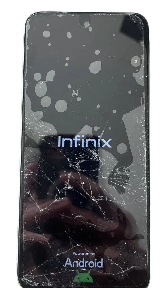Infinix Hot 50i 6GB/128GB | Funkční | Prasklý displej