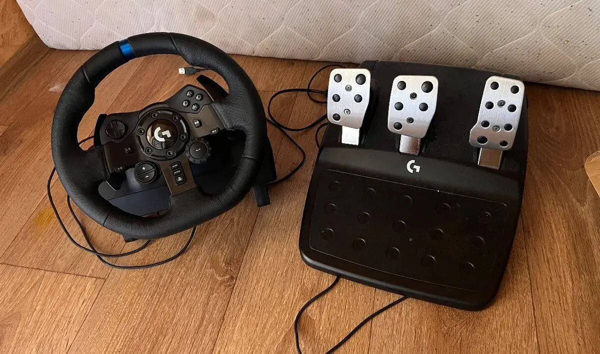 Logitech G923 Driving Force pro PC/PS5/PS4