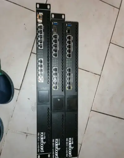 MikroTik RB3011UiAS-RM 1ks včetně napáje