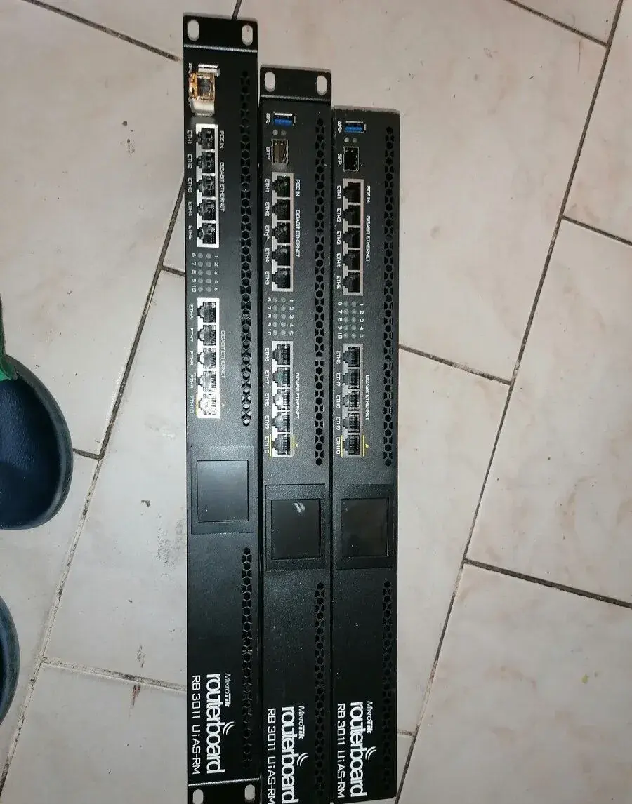 MikroTik RB3011UiAS-RM 1ks včetně napáje
