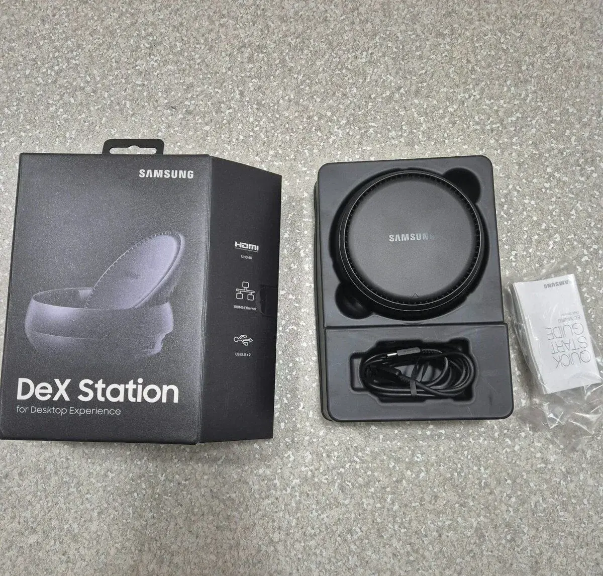 Samsung DeX Station – dokovací stanice pro Galaxy, 4K HDMI