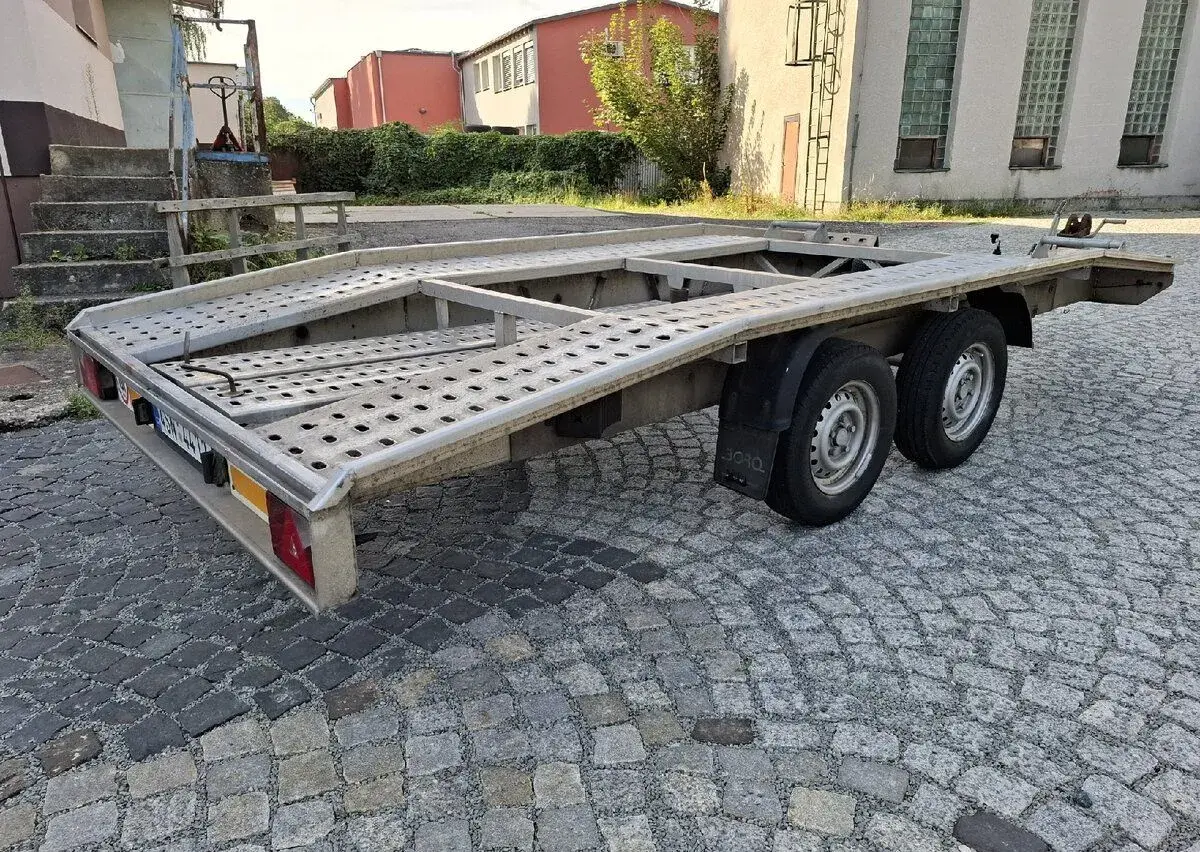HLINÍKOVÝ AUTOPŘEPRAVNÍK BORO 2T R.V.2020