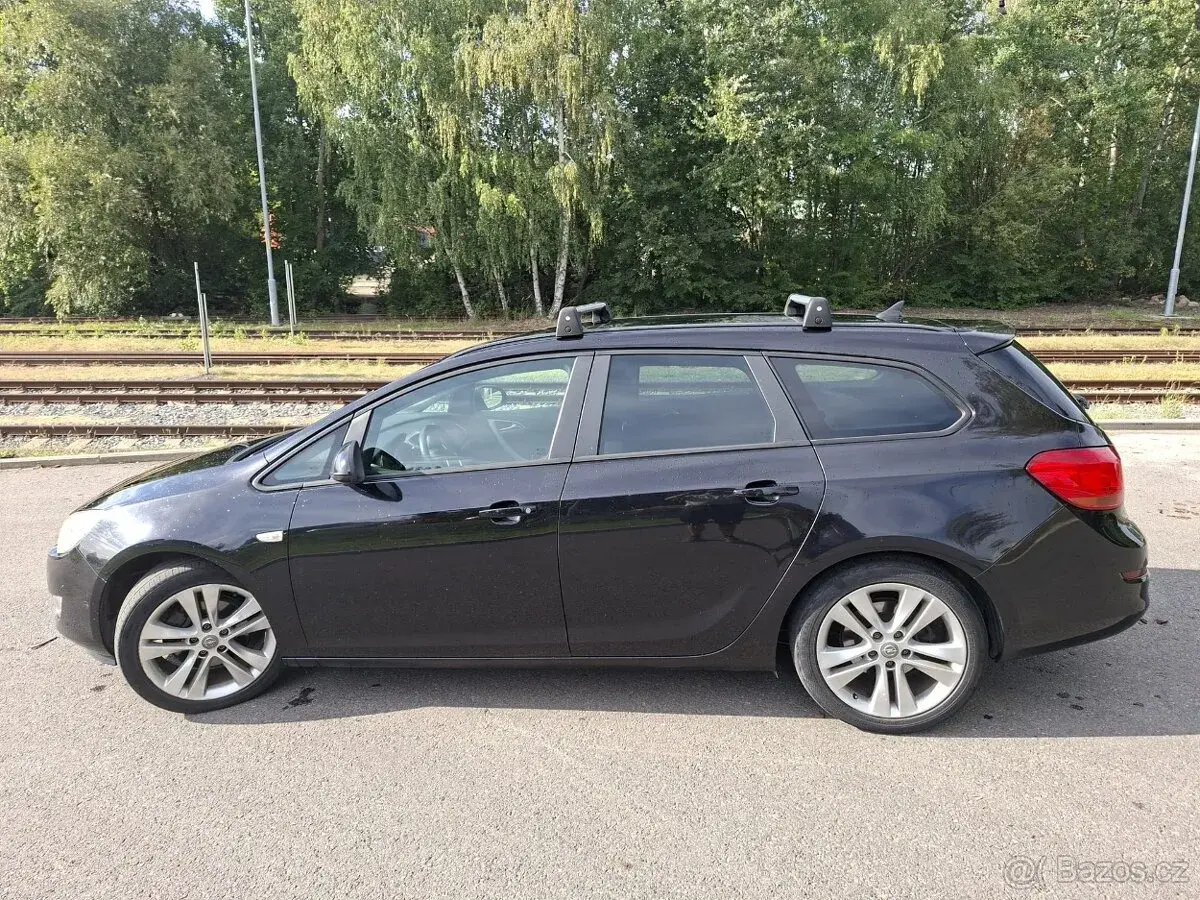 Opel astra – 2011, 272 653 km