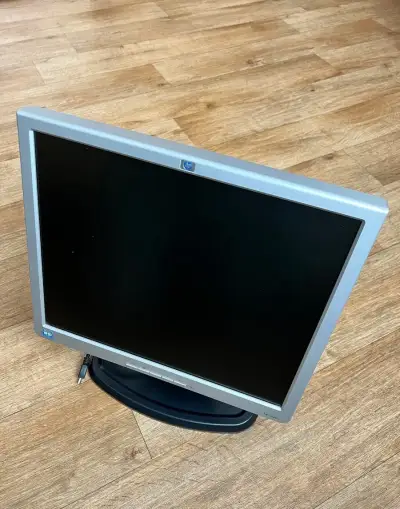 LCD monitor HP L1740: 17", 1280x1024px, DVI, VGA, HDMI