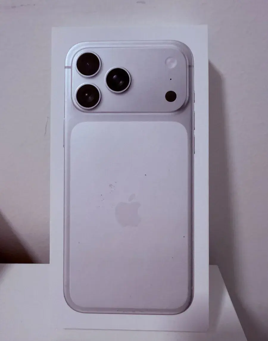 iPhone 17 Pro Max 256 GB Silver - 99 % baterie - stav