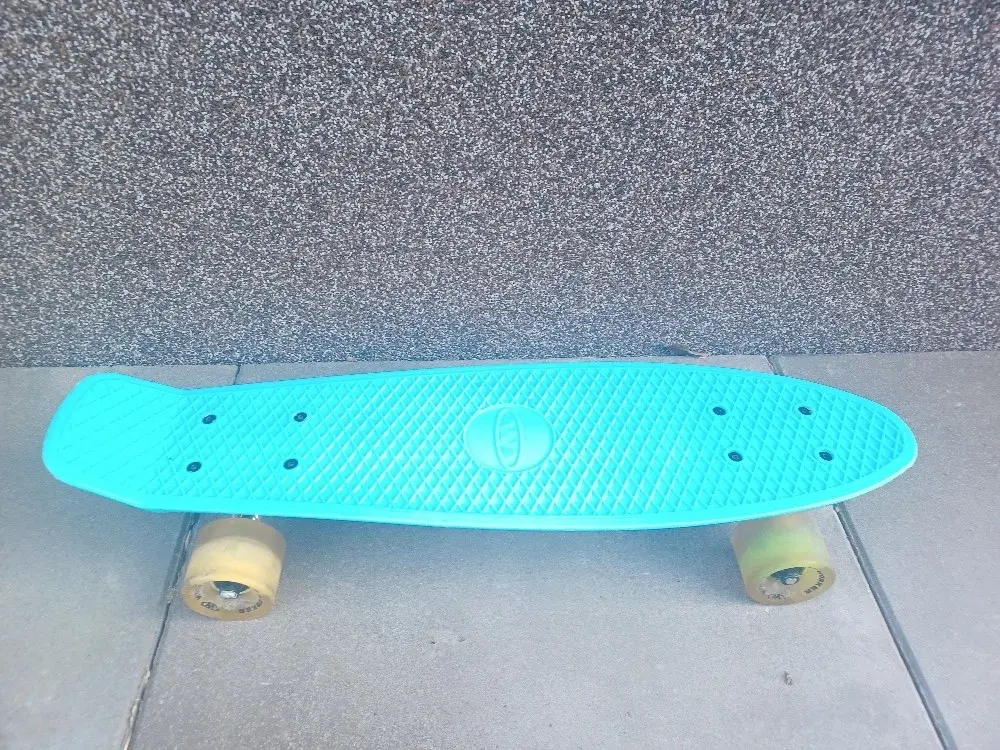 Pennyboard s LED kolečky, 56 cm LIGHT BLUE