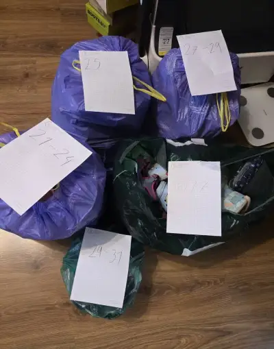 Dětské boty vel. 21–31, 77 párů v pytlích