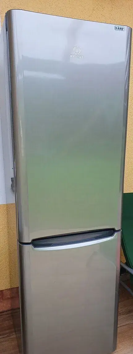 Lednice s mrazákem