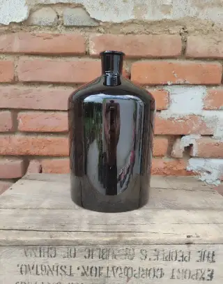 Černá sklenice, karafa, váza, demižon 5 l