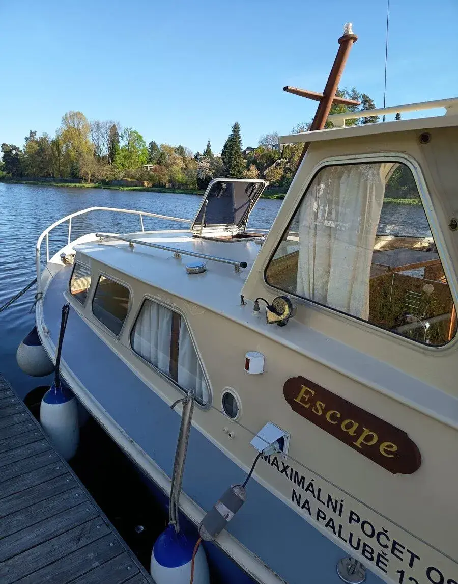 Kajutová motorová loď Beja cruiser 9,80