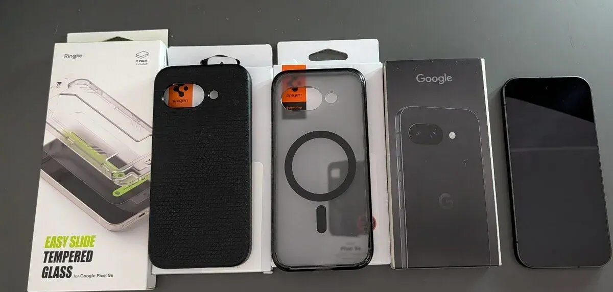 Google Pixel 9a 128 GB Obsidian + 2 pouzdra + sklo, záruka