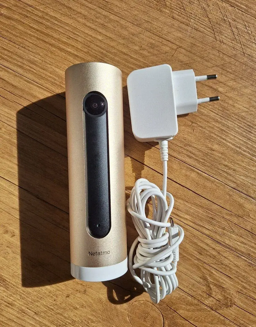 IP kamera Netatmo Smart Indoor (NSC01-EU) bílá/zlatá