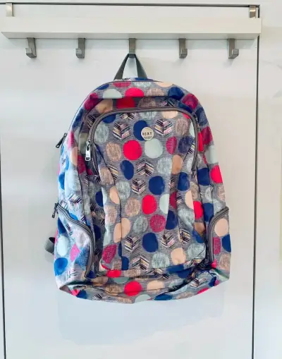 Prostorný školní batoh ROXY – jako nový, na notebook 17" 🩵