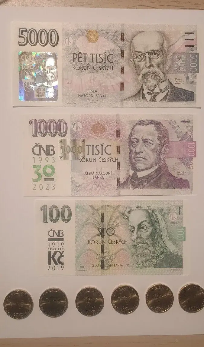 Sada výročních mincí a bankovek s přítiskem ČNB
