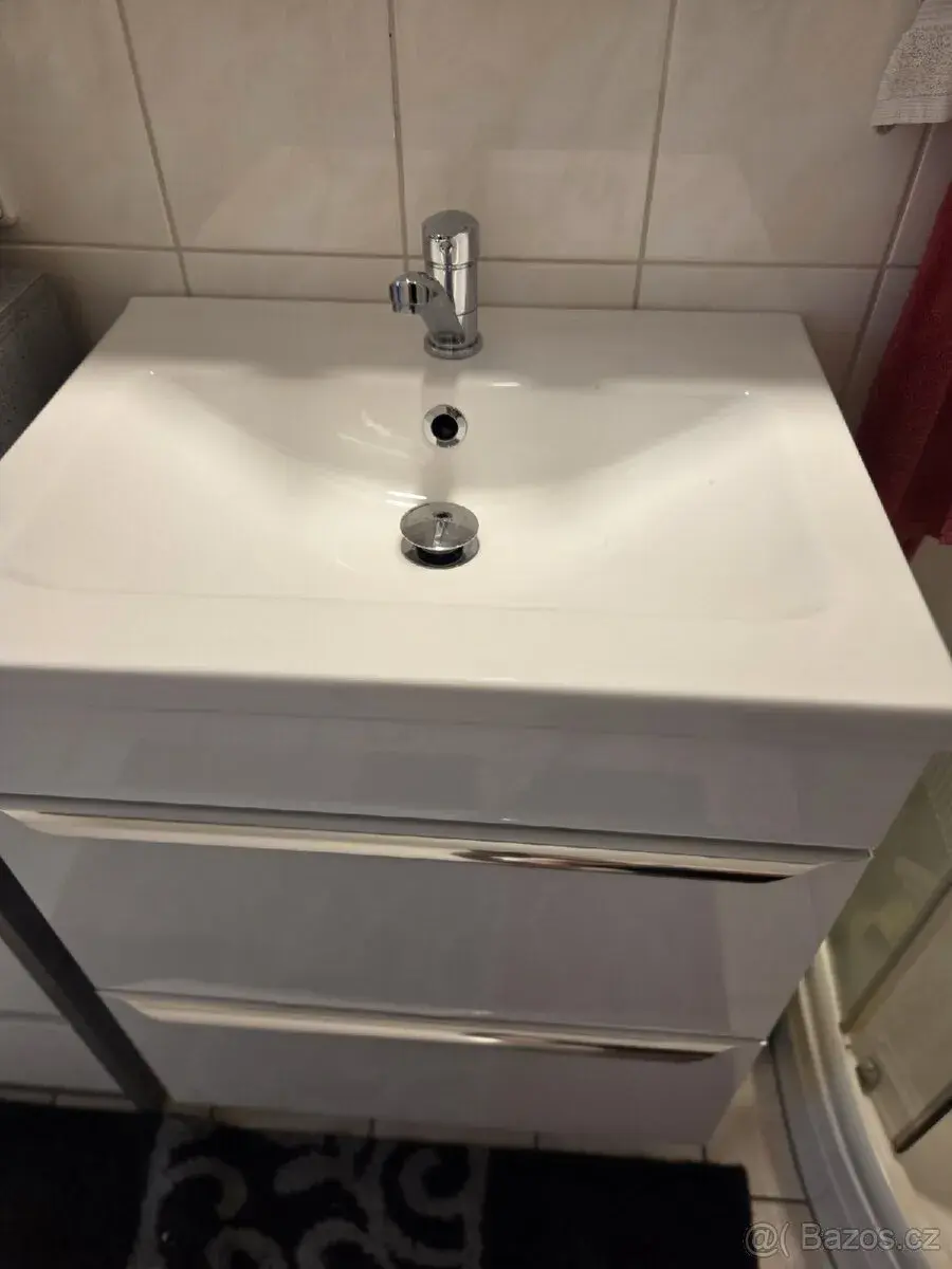Koupelnová skříňka + zrcadlová skříňka