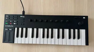 Native Instruments Komplete Kontrol M32 + origo Decksaver
