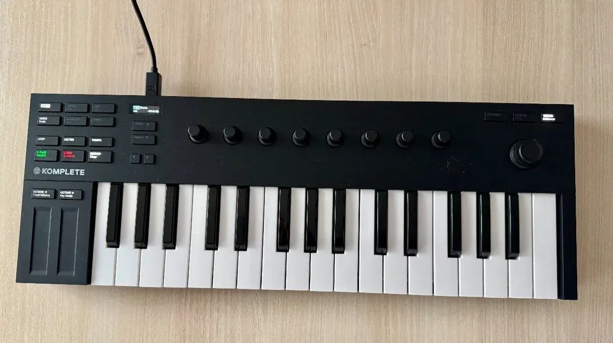 Native Instruments Komplete Kontrol M32 + origo Decksaver