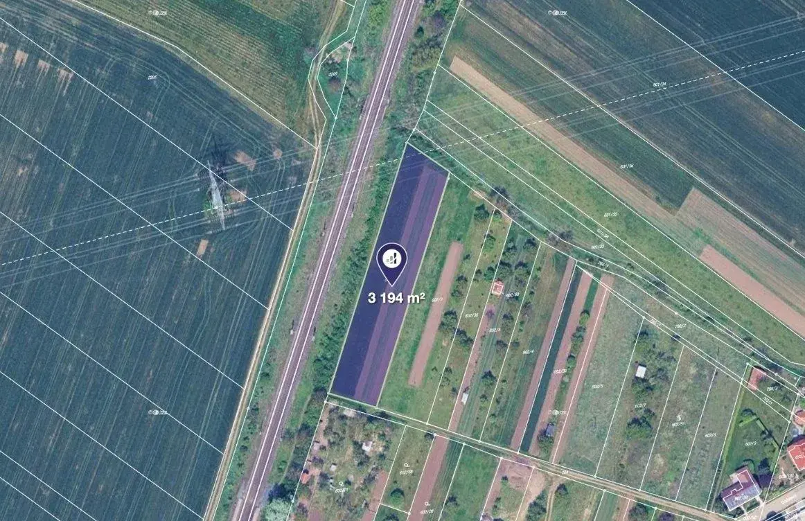 Prodej podílu 1/3 pole 1 065 m², Vojkovice