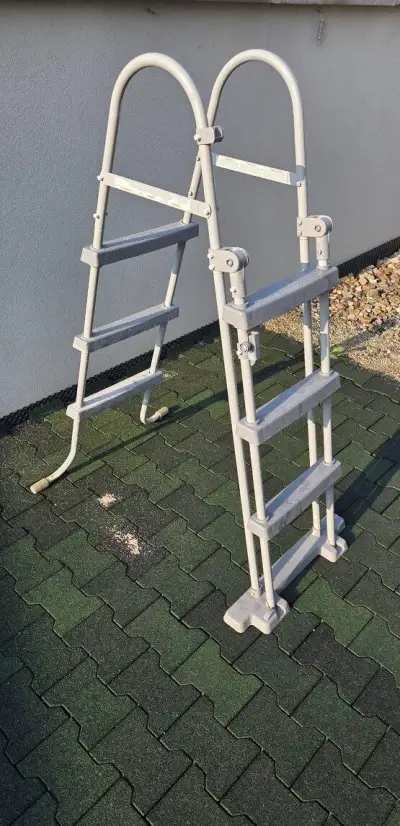 Bazénové schůdky