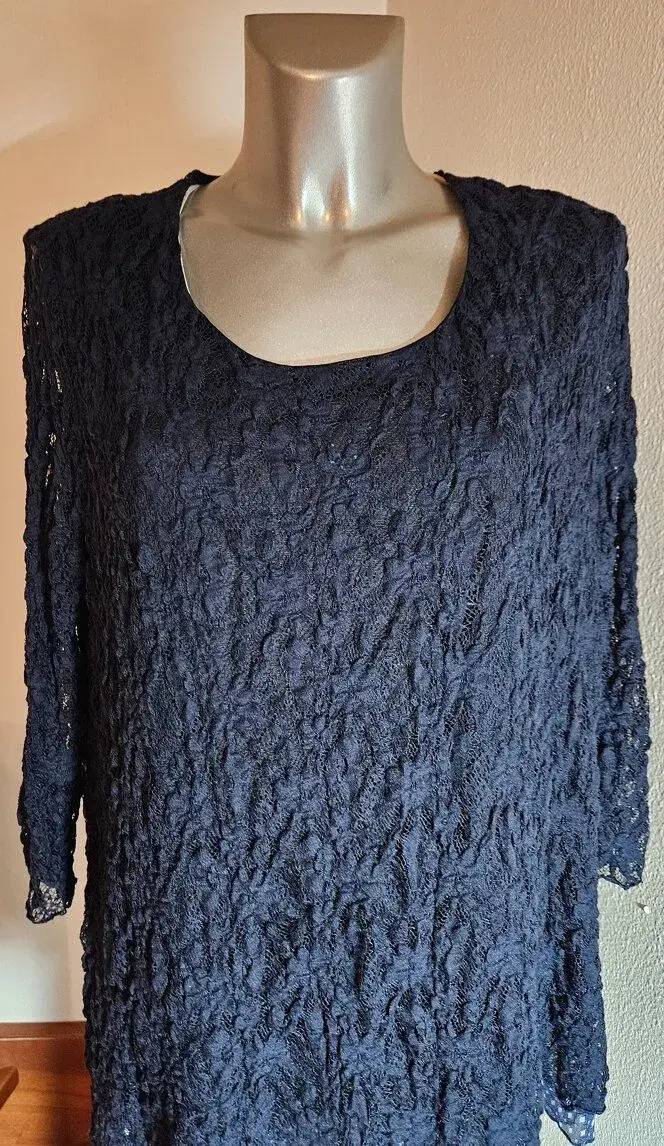 Tmavě modrá krajková tunika/halenka vel. 48.