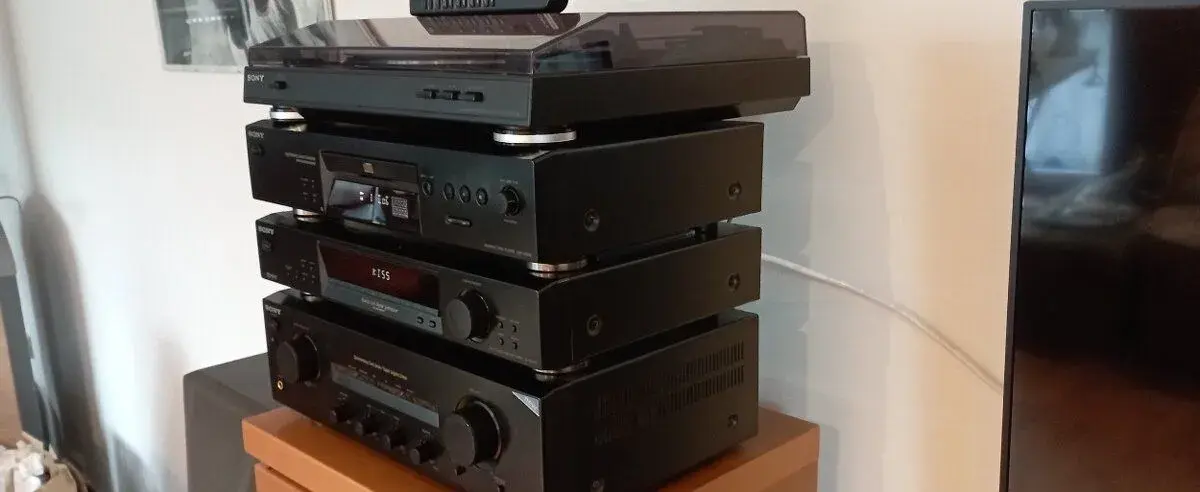 Zachovalou sestavu SONY (typová řada 370)