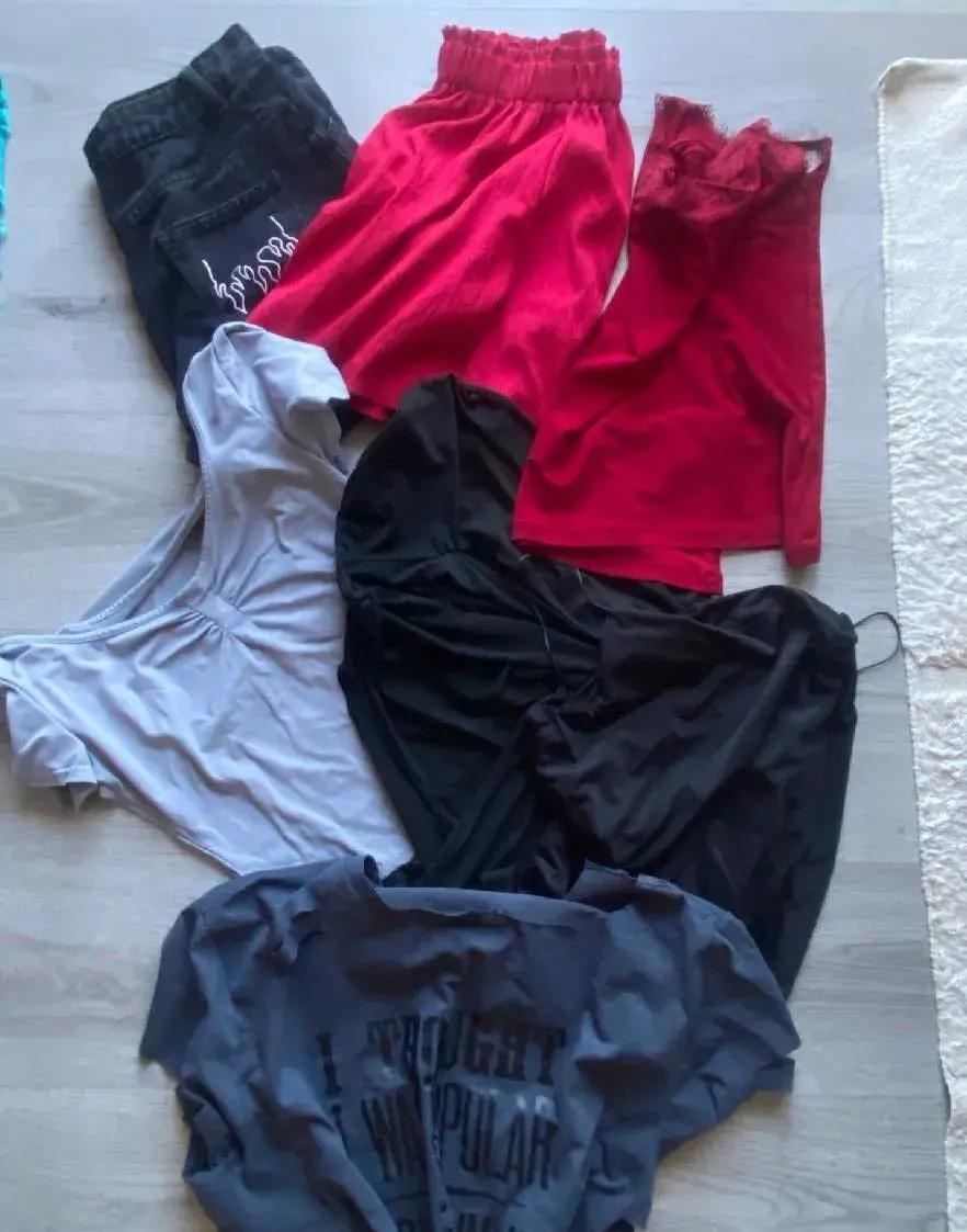 Krásný set věcí,trika,body,kraťasy velikost 38/M