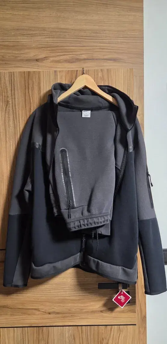 Nike Tech, tepláková souprava, mikina a tepláky