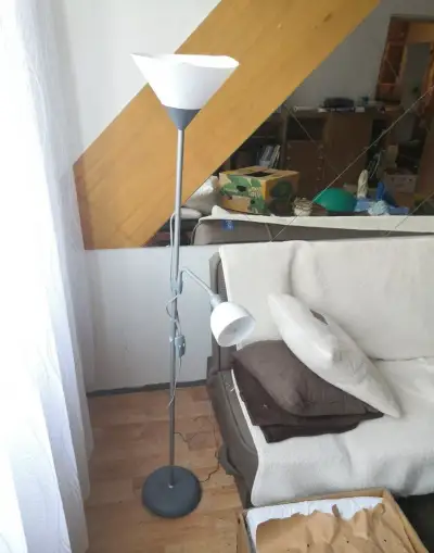 Lampa stojací