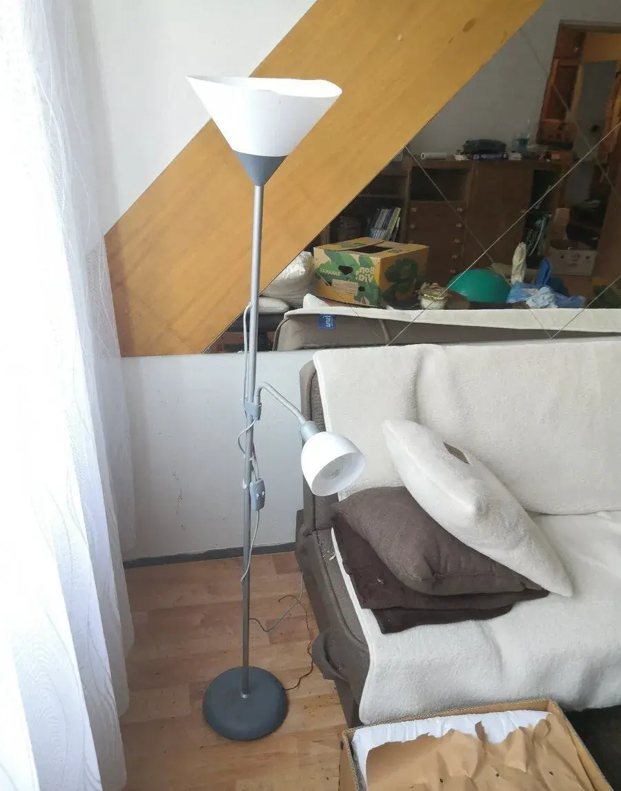 Lampa stojací