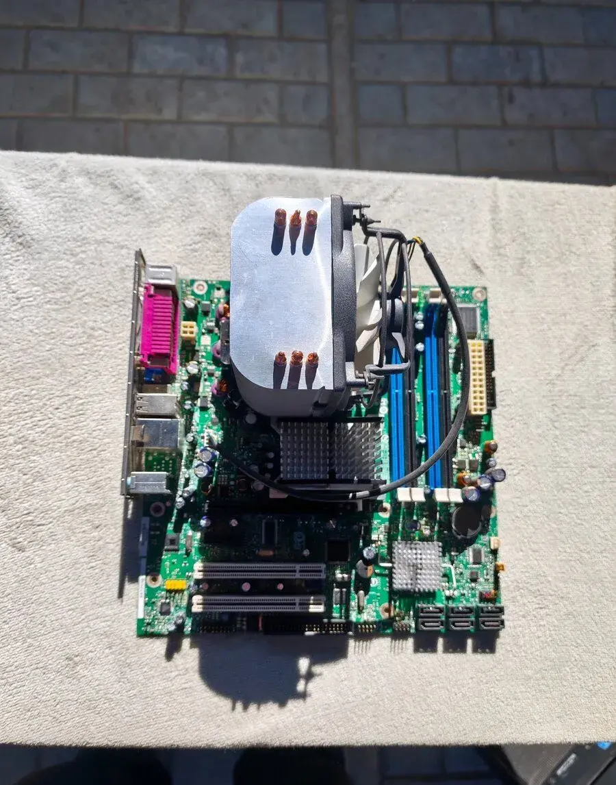 LGA775: Core 2 Quad Q6600 + deska Intel + chladič Arctic