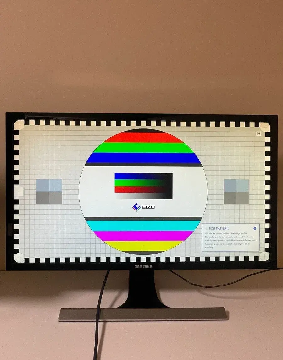 Samsung U28E590D