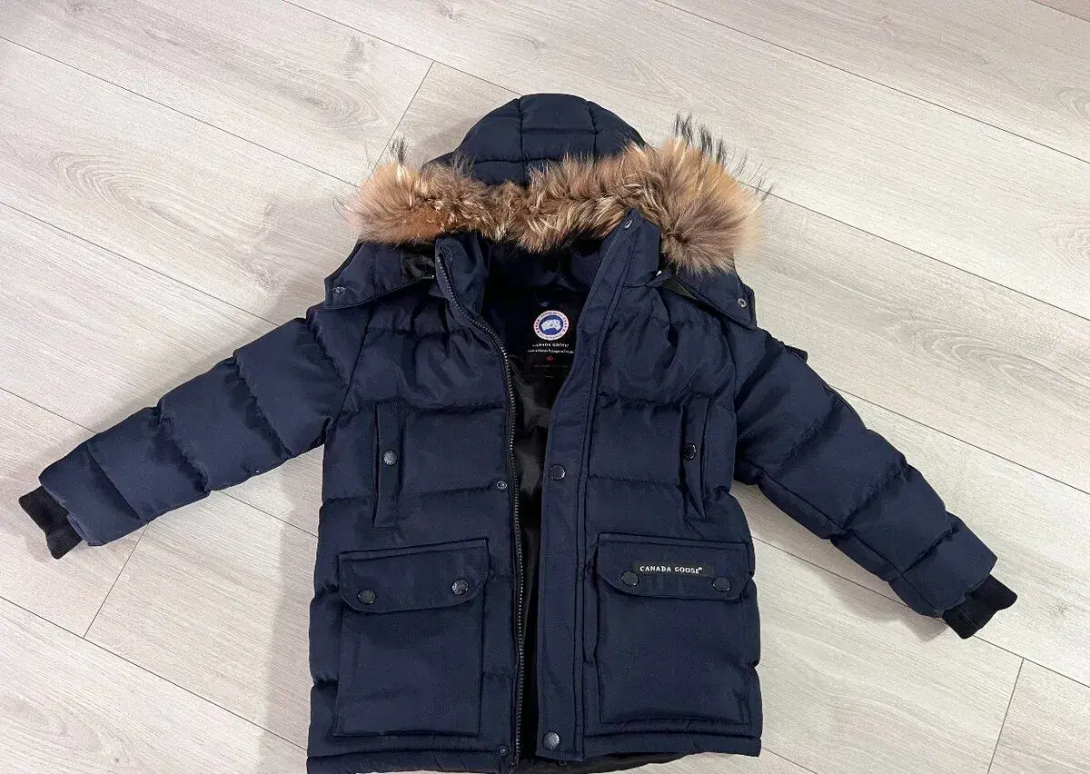 Zimní bunda Canada Goose, vel. 6-8 let