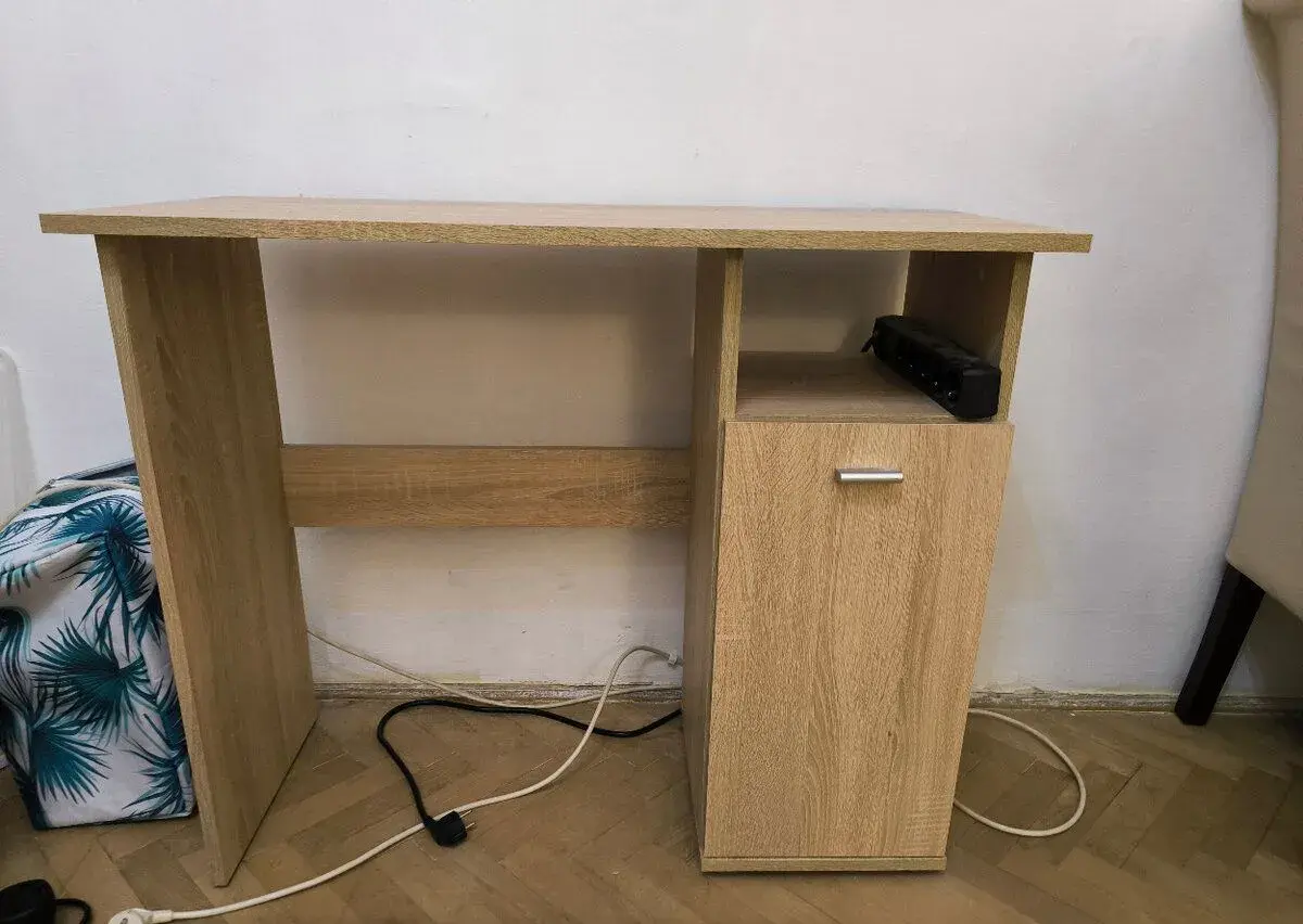 Menší psací stůl se skříňkou, 91 × 40 cm