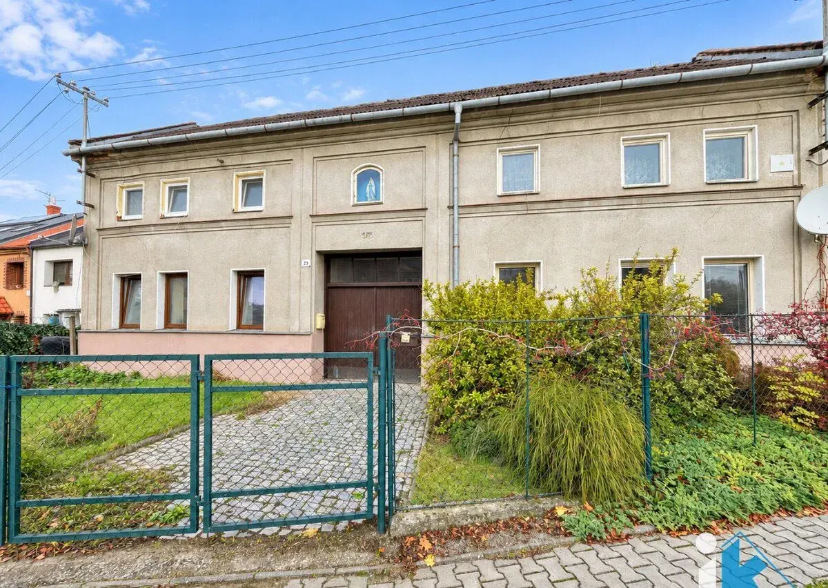 Smržice - RD se 2 byty a pozemkem 835m2