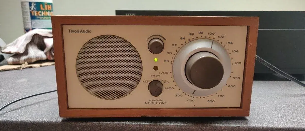 Radio Tivoli Audio model one bez Bluetooth