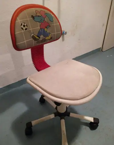 Dětská otočná židle