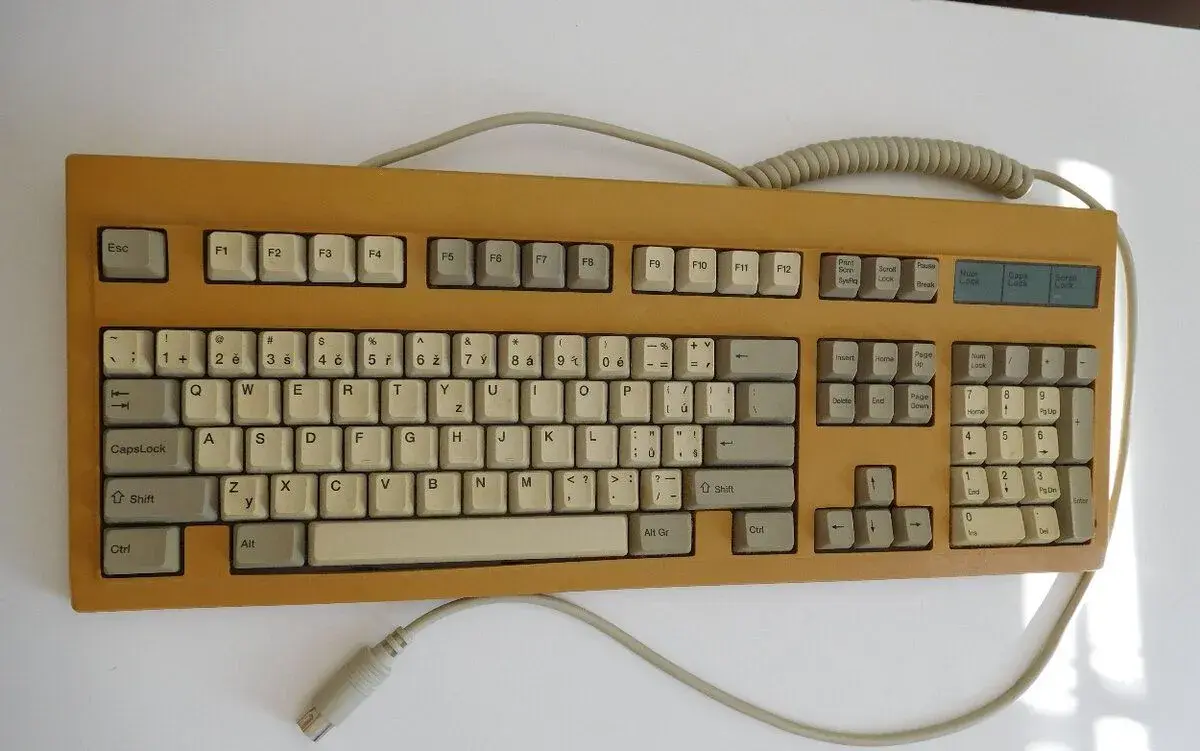 Historická klávesnice BTC 5339-R-O Taiwan – retro PC