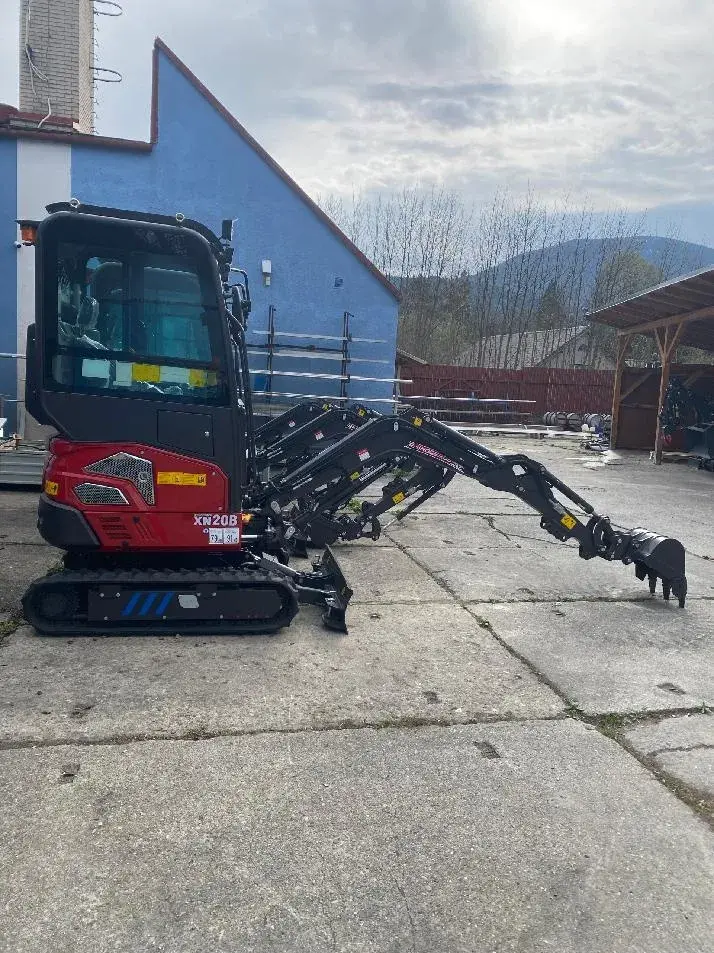Bagr 2,0 T, Kubota motor 20Hp D1105